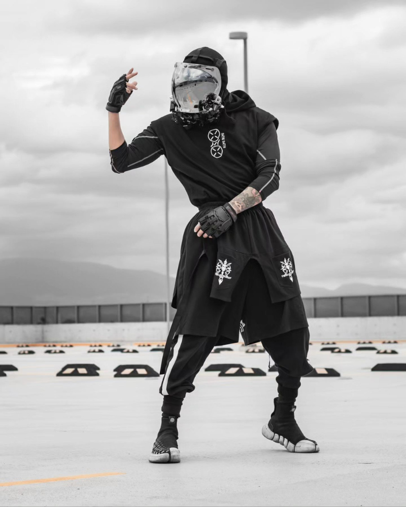 techwear pants,mens streetwear outfits,cyberpunk pants,black cargo pants,black cargo pants mens,black cargo pants outfit,ninja pants,ninja cargo pants,baggy ninja pants,black ninja pants