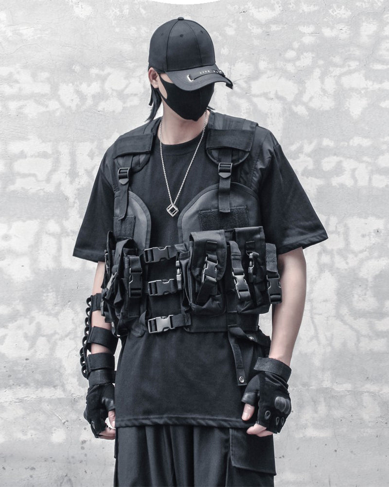 Techwear vest,tactical vest,fishing vest,black vest,motorcycle vest,hunting vest,lightweight mens outdoor vests,outdoor vests,vest jacket,cropped vest,utility vest,biker vest,cargo vest,sleeveless vest,vest outfits,mens vests,vests for men,black vest mens,tactical vest for men,mens black vest