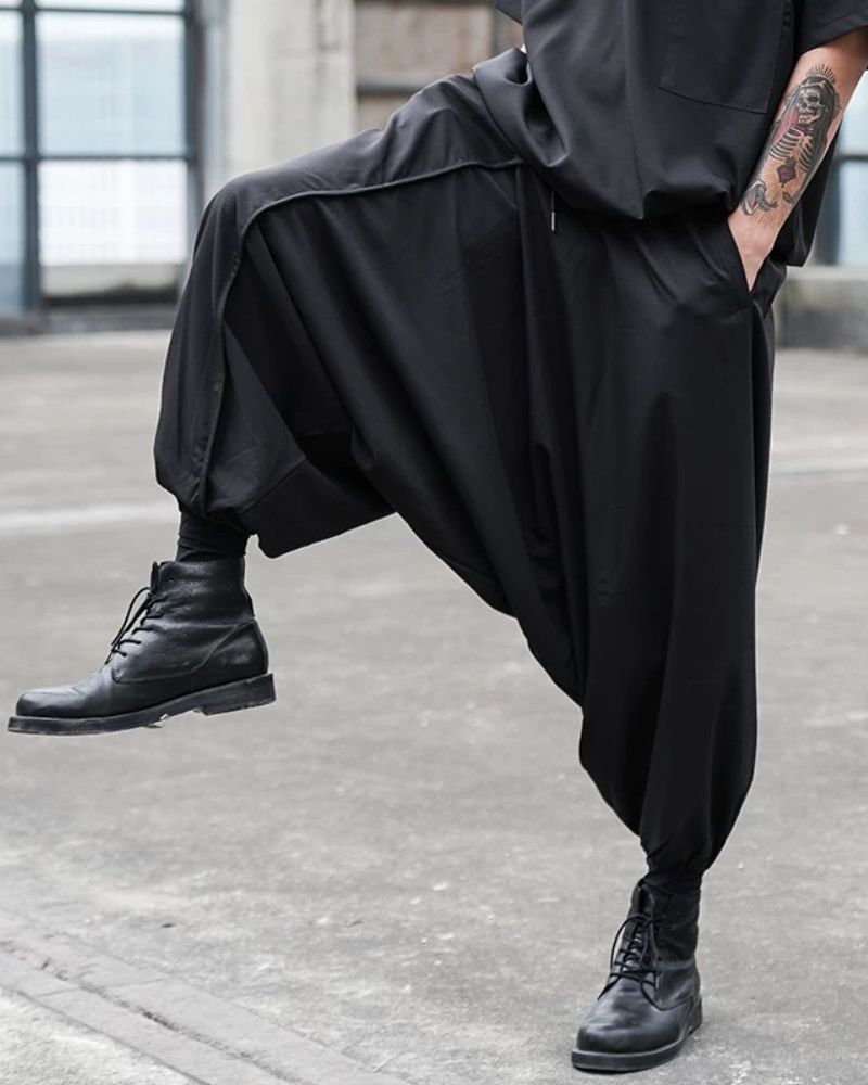 hakama pants,techwear pants,mens streetwear outfits,cyberpunk pants,black cargo pants,black cargo pants mens,black cargo pants outfit,ninja pants,ninja cargo pants,baggy ninja pants,black ninja pants