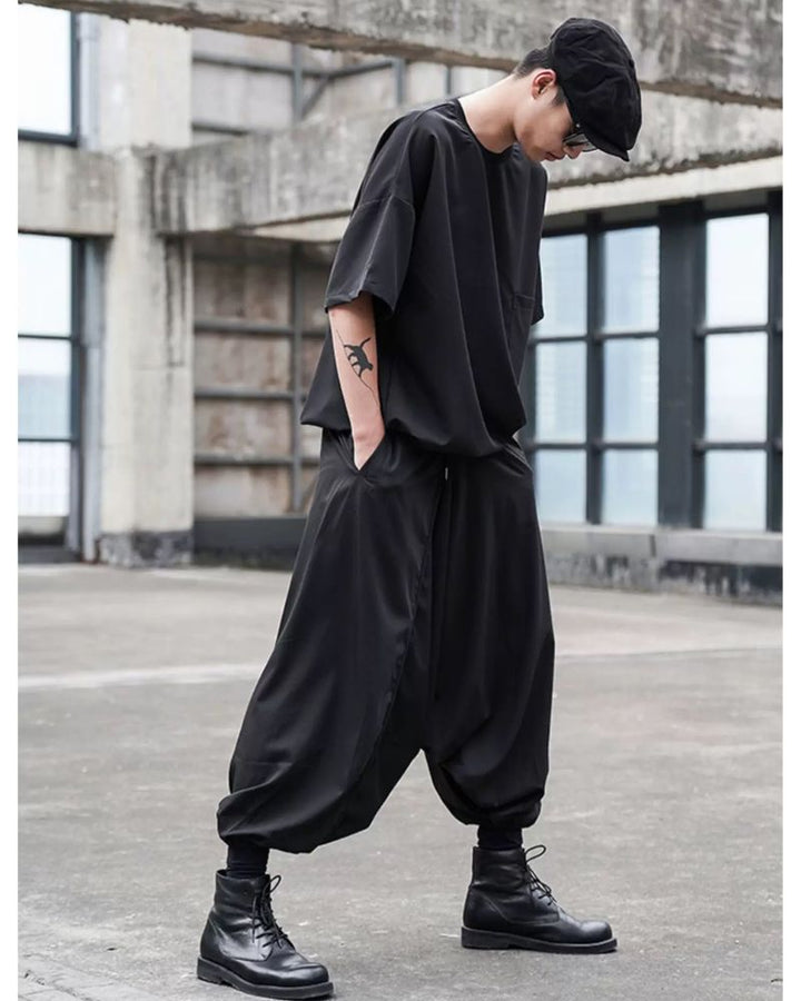 hakama pants,techwear pants,mens streetwear outfits,cyberpunk pants,black cargo pants,black cargo pants mens,black cargo pants outfit,ninja pants,ninja cargo pants,baggy ninja pants,black ninja pants