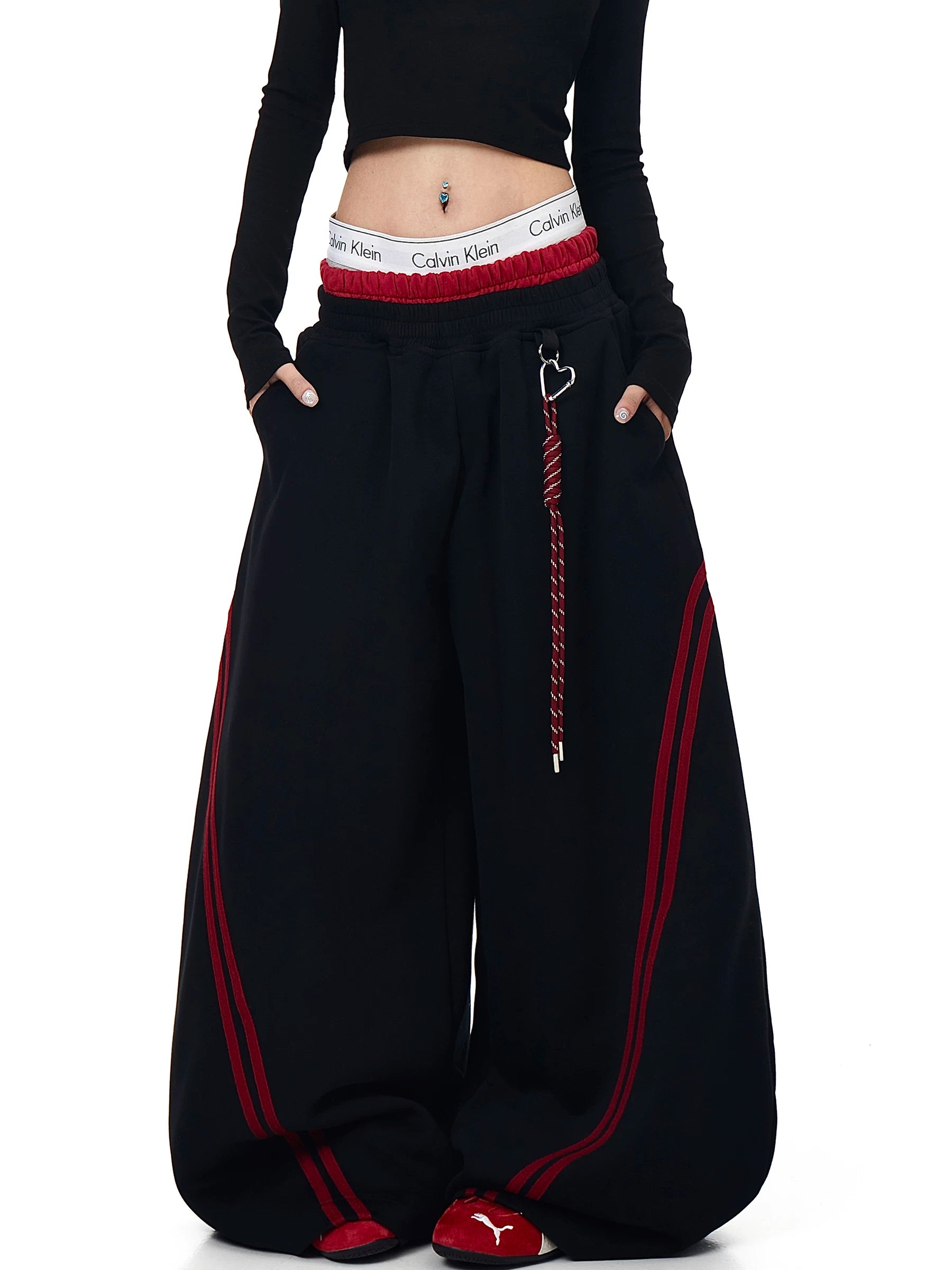 Black baggy patchwork sweatpants, front view - Techwearofficial