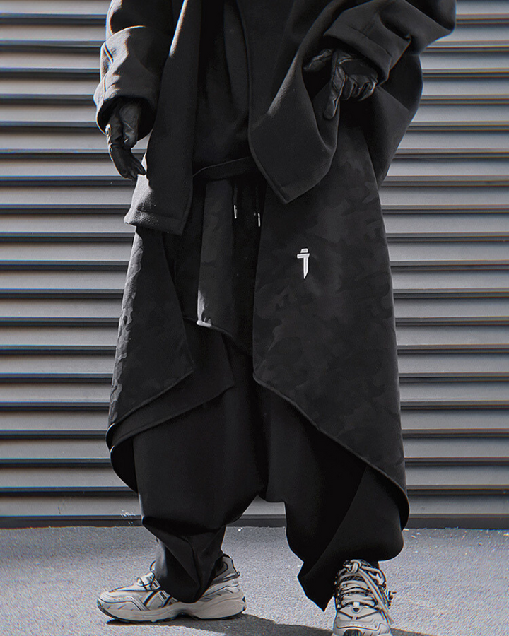 hakama pants,techwear pants,mens streetwear outfits,cyberpunk pants,black cargo pants,black cargo pants mens,black cargo pants outfit,ninja pants,ninja cargo pants,baggy ninja pants,black ninja pants